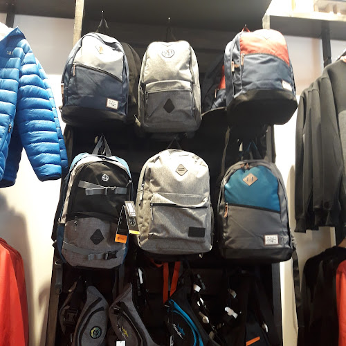 Opiniones de Maui And Sons en Trujillo - Tienda de ropa