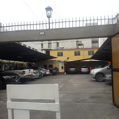 Opiniones de Estacionamiento El Farolito en Miraflores - Aparcamiento