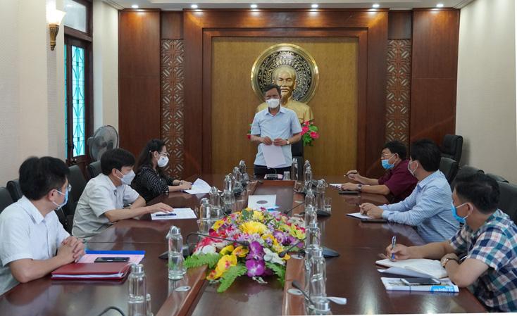 Đồng chí Chủ tịch UBND tỉnh, Chủ tịch UBBC tỉnh Trần Thắng phát biểu kết luận tại cuộc kiểm tra và làm việc với thị xã Ba Đồn.