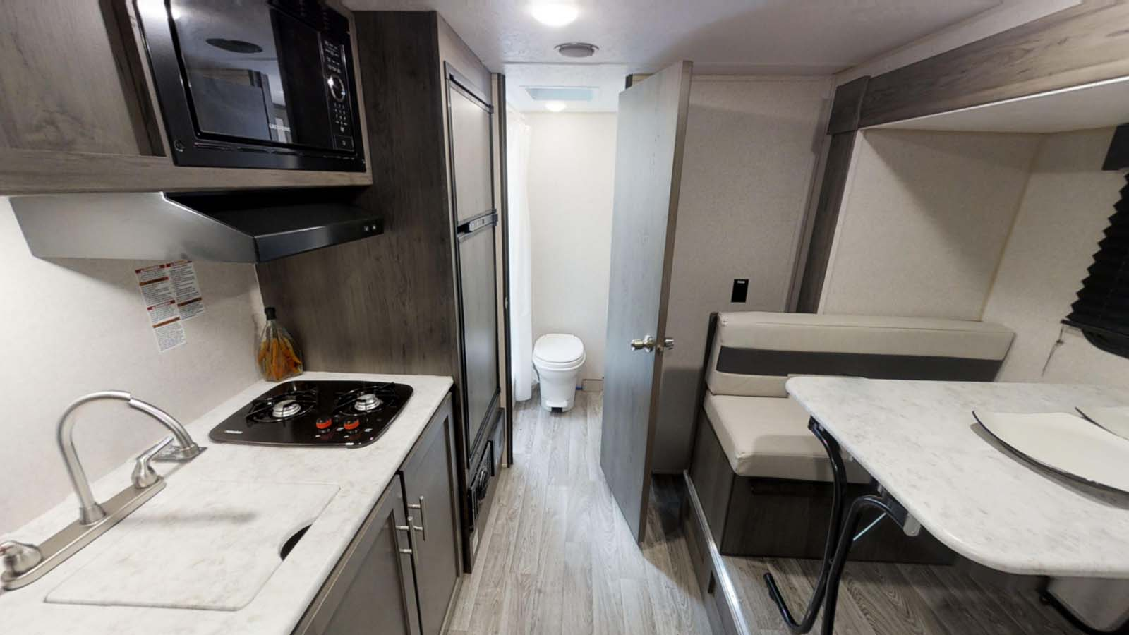 lightweight camper for couples with bathroom space