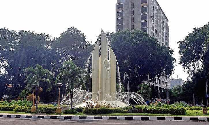 surabaya monumen bambu runcing