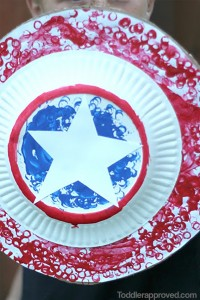 10 maneiras de brincar de super-herói - escudo capitao america