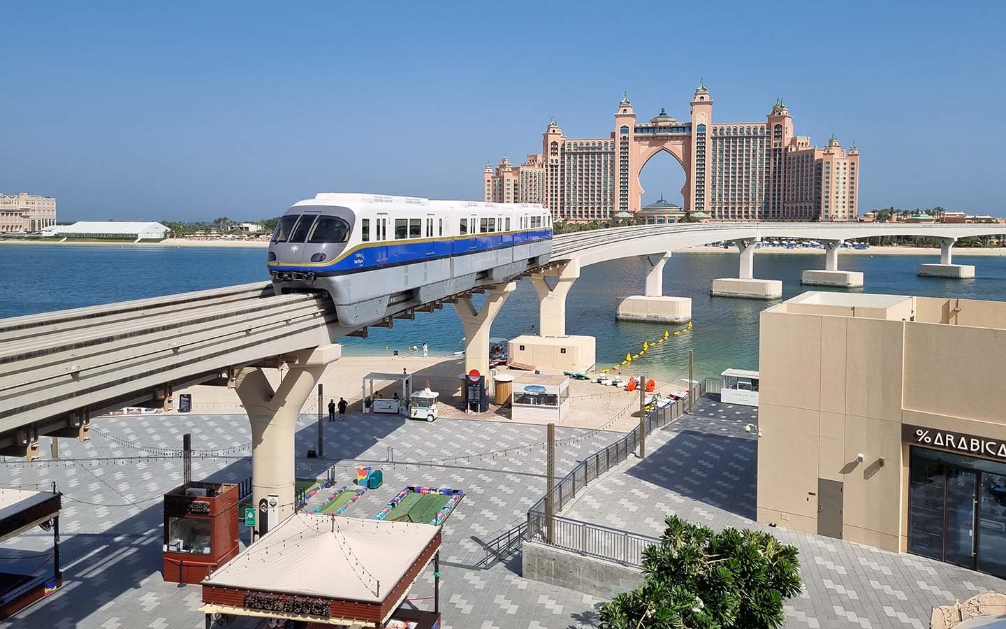 the palm monorail operates 7 days a week