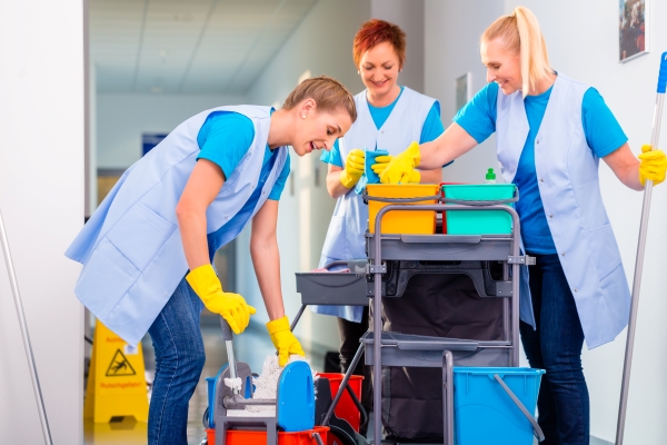 cleaning-team-working