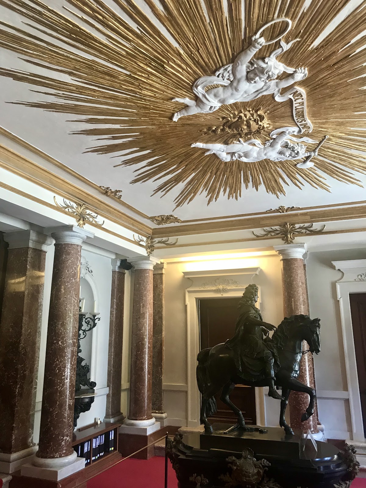 visiting linderhof palace