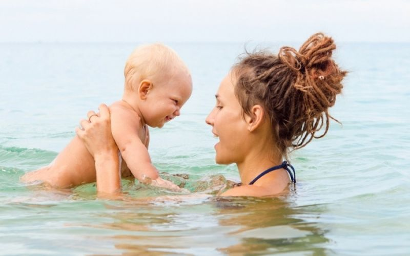 Cẩm nang chọn quần áo đi bơi cho trẻ sơ sinh