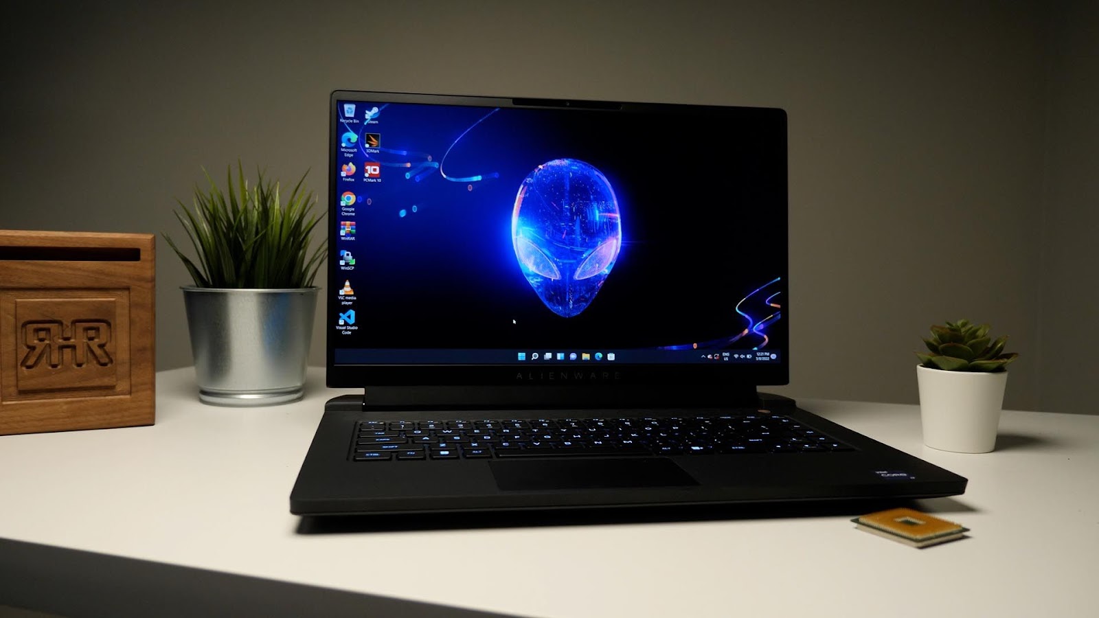 This image shows the Alienware M15 R7 on the table.