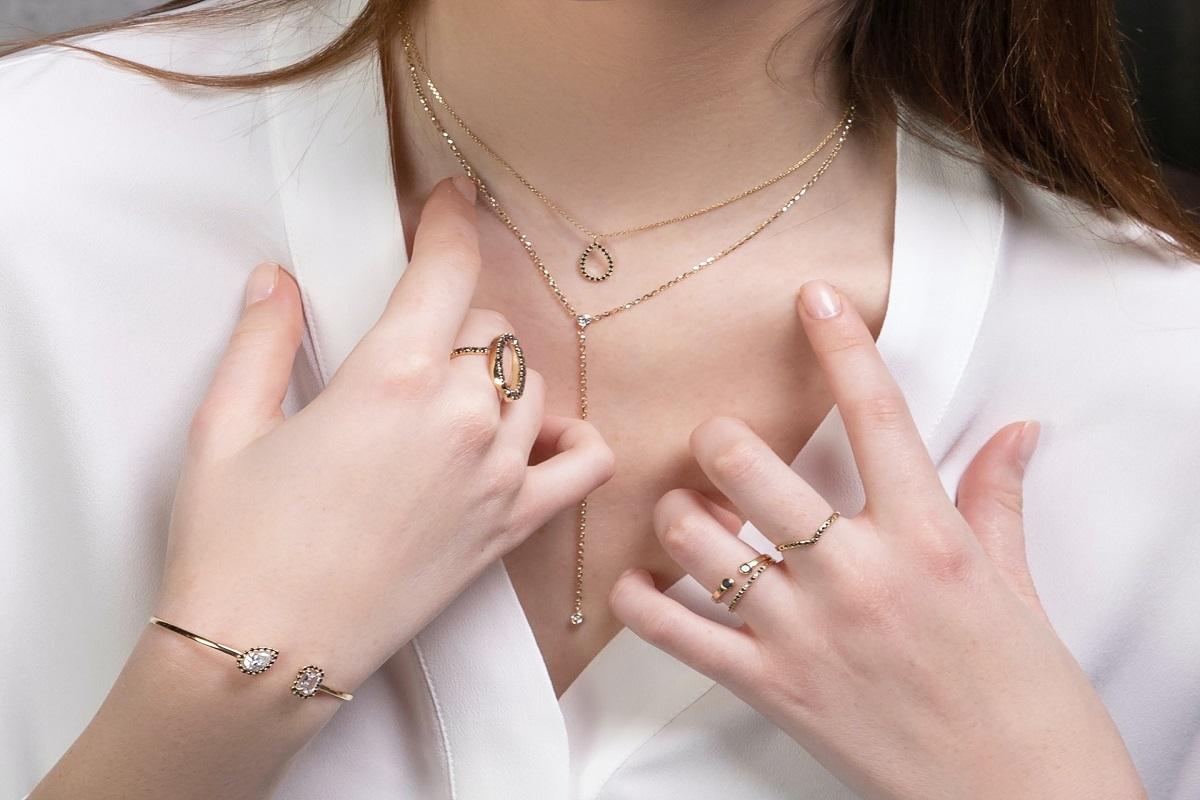 How to Mix and Match Your Jewelry Like a Pro
