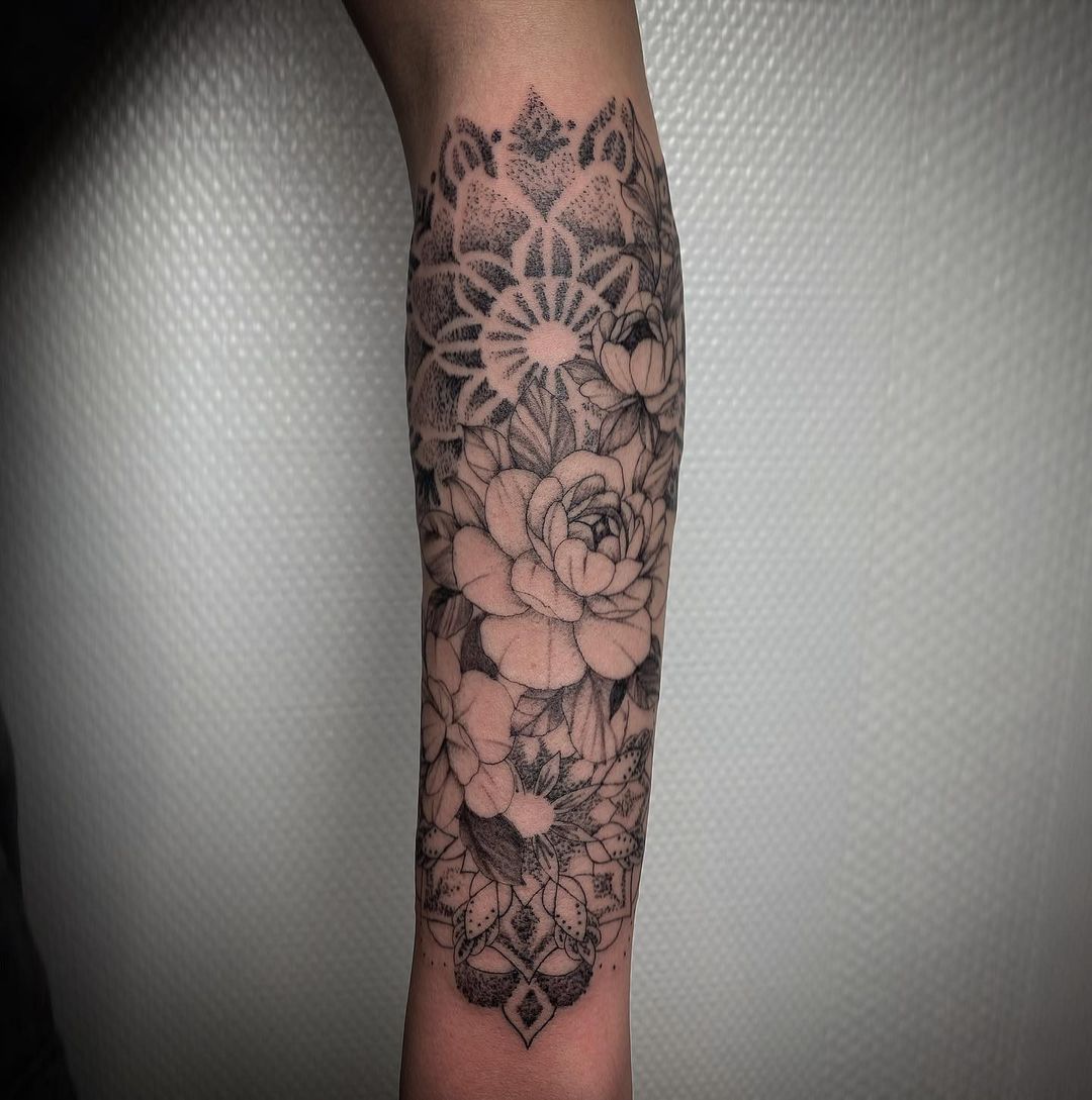mandala tattoos on wrist