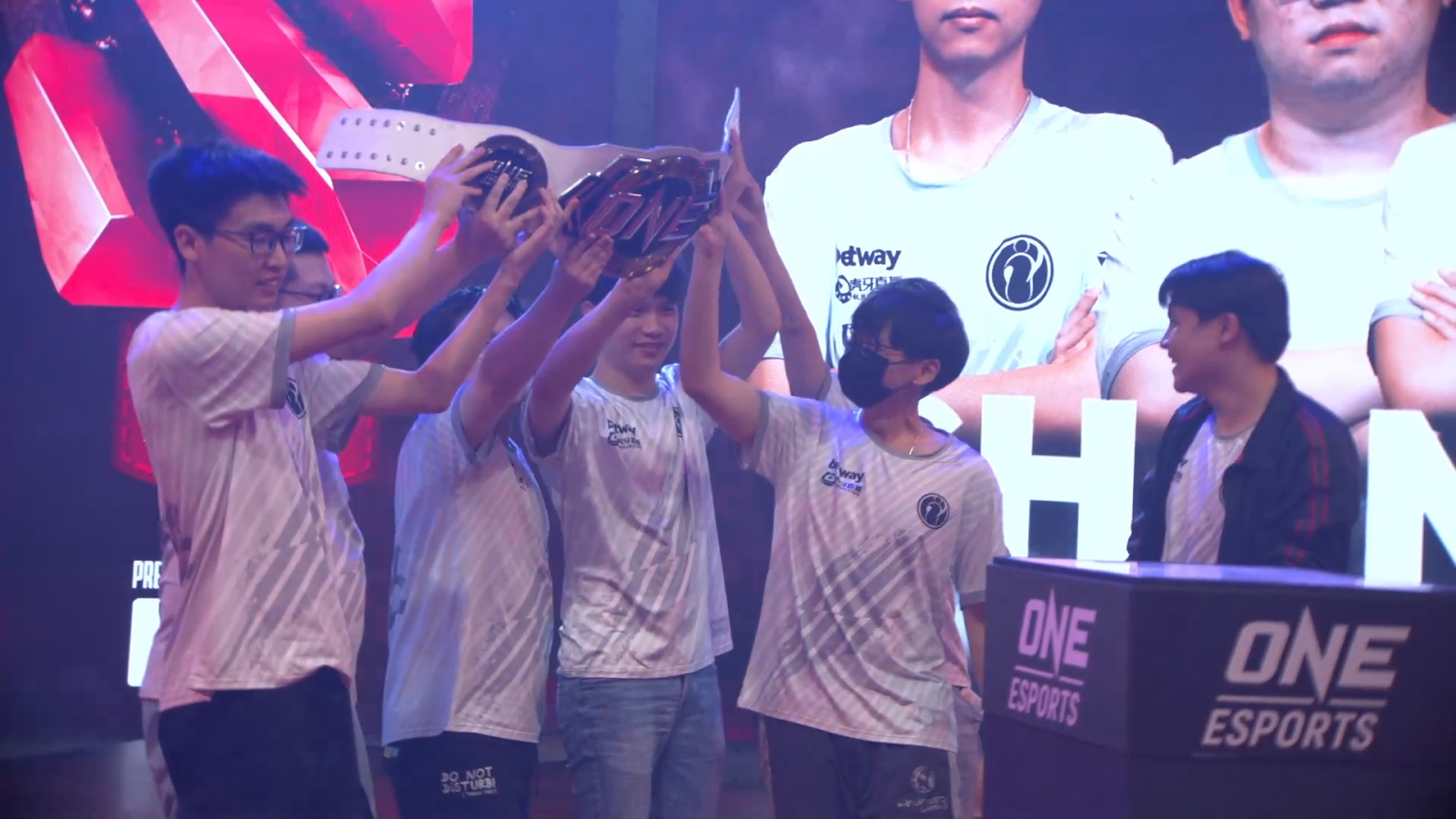 The IG roster picks up the Singapore Major 2021 winning trophy