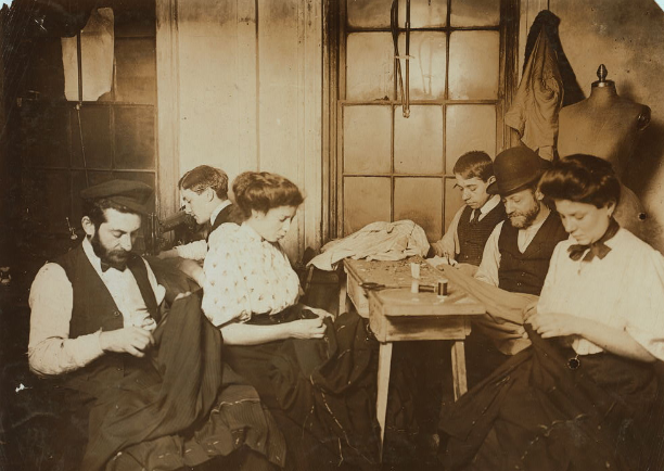 A group of people sitting around a table

Description automatically generated with medium confidence