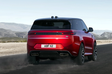 Đuôi xe Range Rover Sport 2023 được sắp xếp gọn gàng và hiện đại