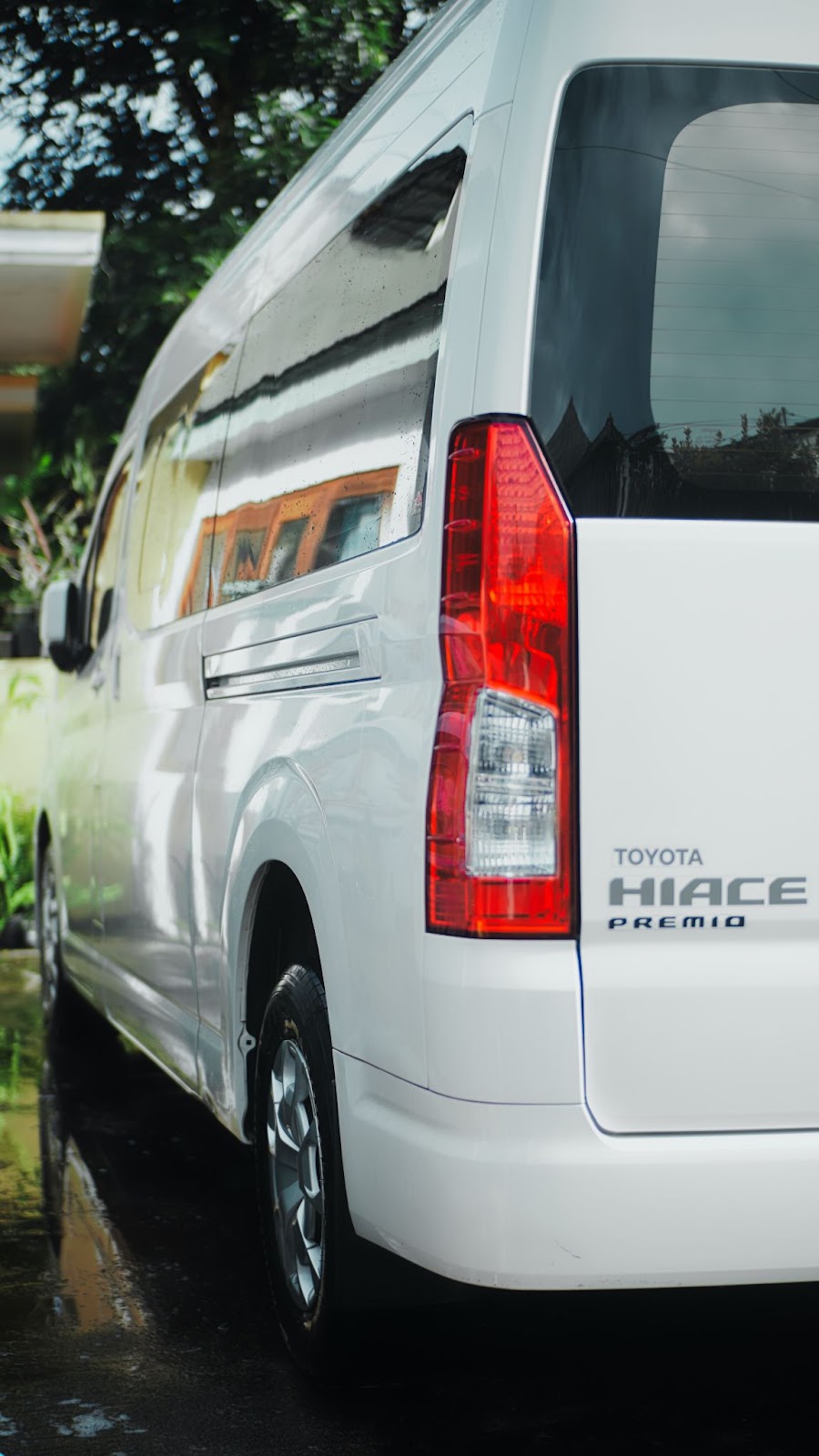 A Champions Guide to the Best Vehicles to Sleep In (Vans & Cars)