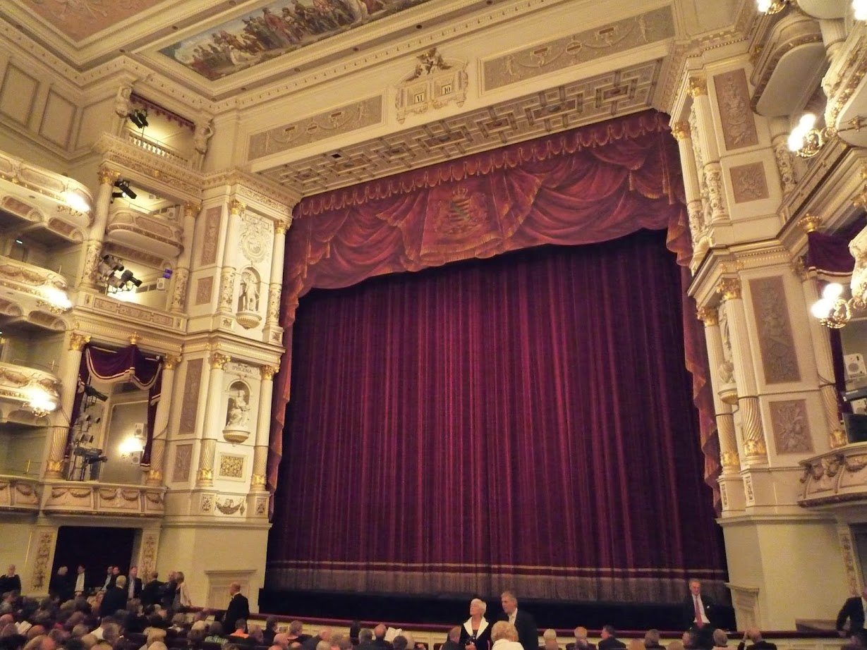 Semperoper Dresden innenraum