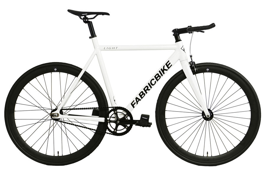 FabricBike Light Fixie-Bike in weiss mit schwarzen Felgen und Rädern