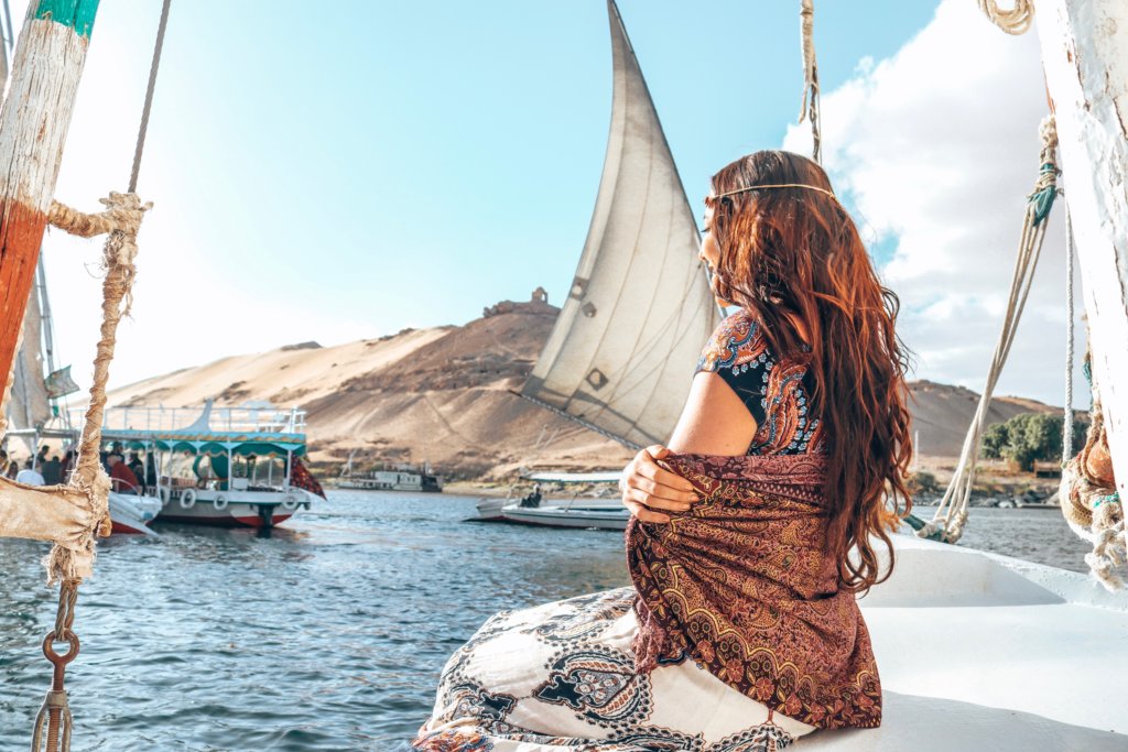 Girl Photography Poses Tutorial

How To Pose For Travel Photos: The Do's and Don'ts For Taking Amazing Instagram Shots