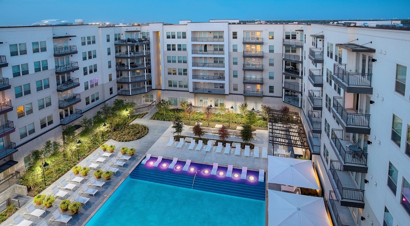 Apartment building with a pool in the courtyard.