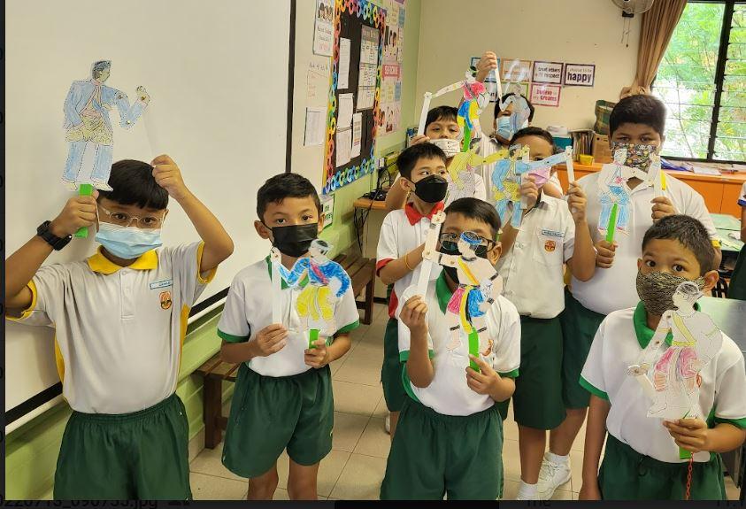 A group of children wearing masks
Description automatically generated with low confidence