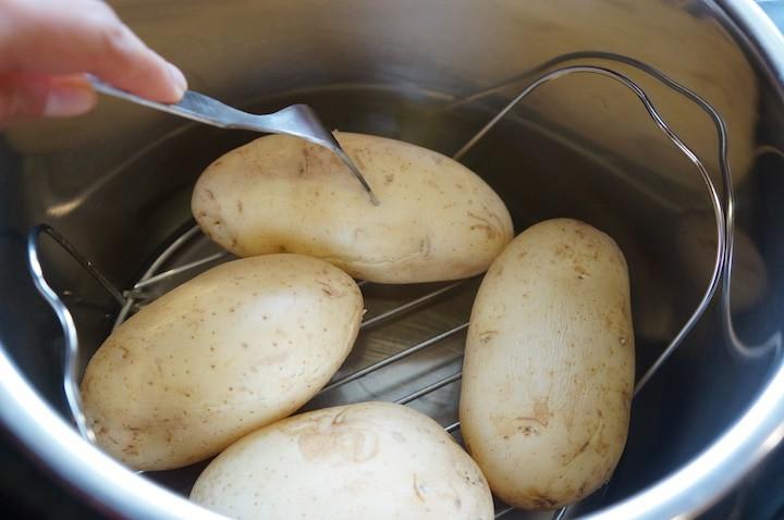 Steaming-potatoes-in-Instant-Pot-Pressure-Cooker.jpg