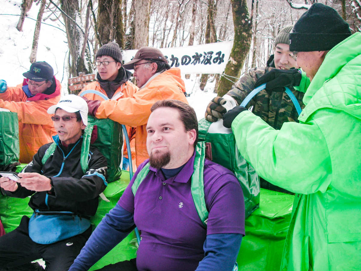 Kondo Sake Brewery makes the most of nature's bounty and is particular about water and rice. Genuine sake brewing with friends.