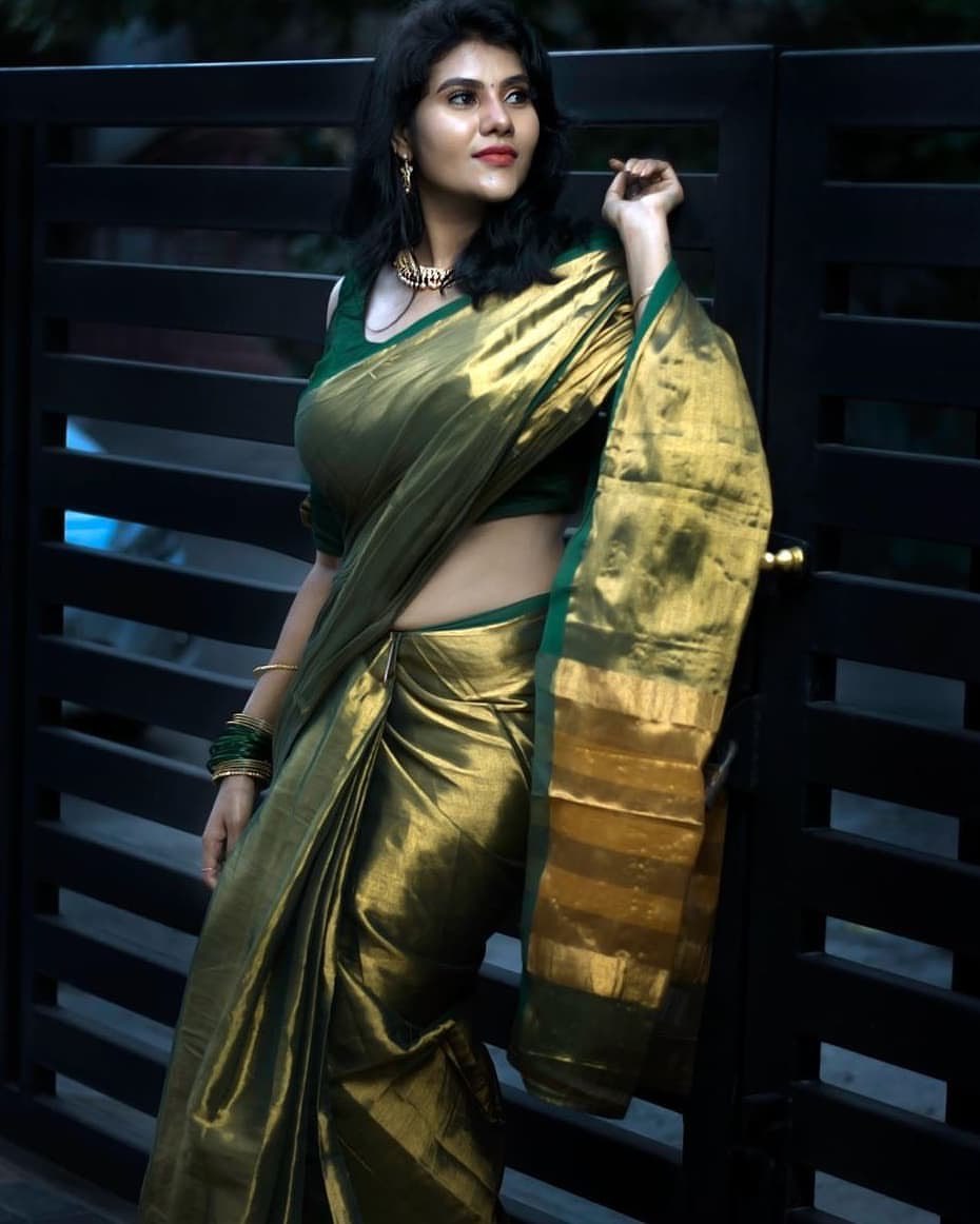 Zee Tamil Mahalakshmi Serial Actress Nivisha Hot Saree