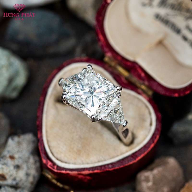 Số lượng các viên kim cương tấm cũng ảnh hưởng đến giá nhẫn kim cương 5 carat