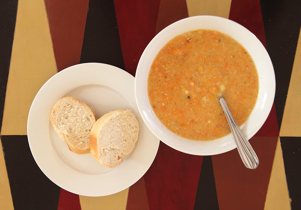 Delicious vegetable soup and bread