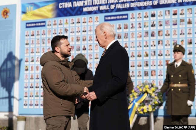 Ukrainian President Volodymyr Zelenskyy and US President Joe Biden at the Wall of Memory with thousands of photos of Ukrainian soldiers killed in the Russian-Ukrainian war. Kyiv, February 20, 2023