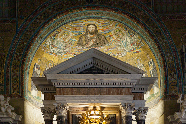 Viếng nhà rửa tội Thánh Gioan Lateran với người vừa được rửa tội