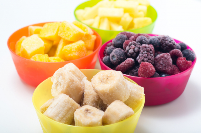 當季的水果就買新鮮的，如果不是當季的水果就買冷凍的。（Shutterstock）