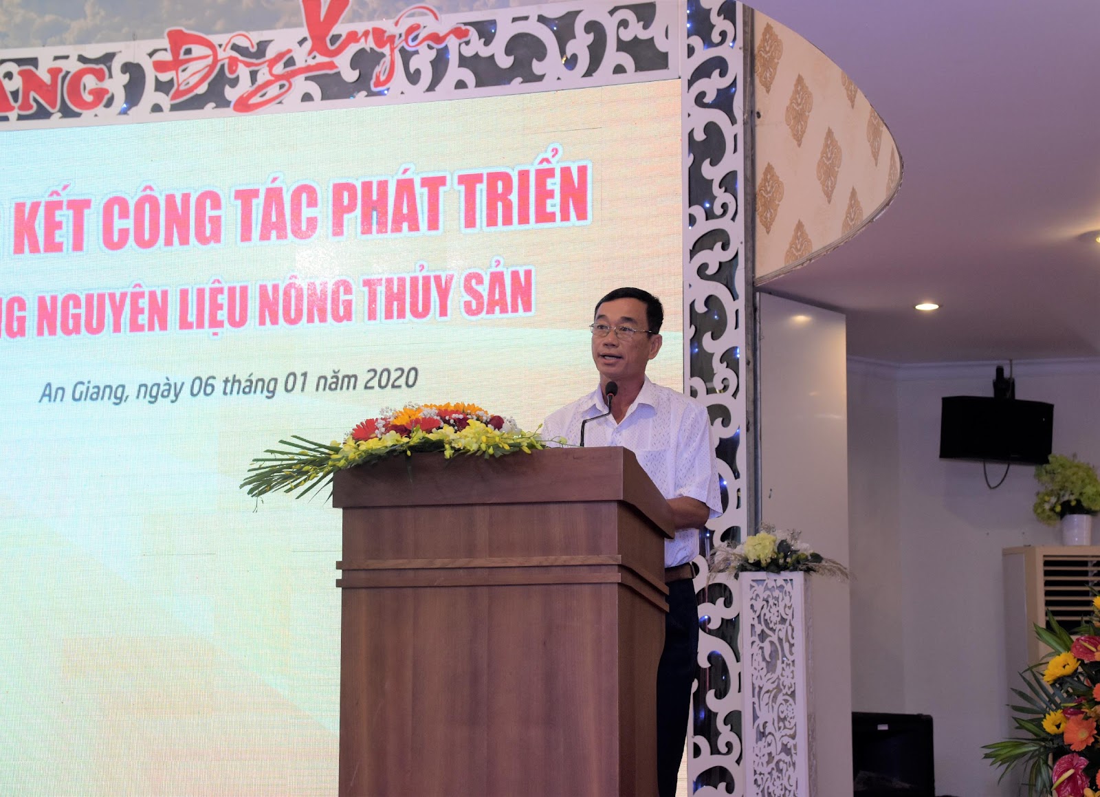 1. Ông Khưu Đức Hùng - Hộ nuôi cá ở Long Xuyên, Dù giá cá tra xuống thấp nhưng các hộ dân tham gia mô hình nuôi liên kết với Sao Mai vẫn có lãi ổn định