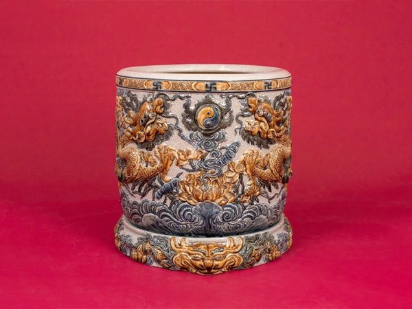 Ceramic Incense Bowl from Bat Trang. Photo credit: cuahanggomsu.com