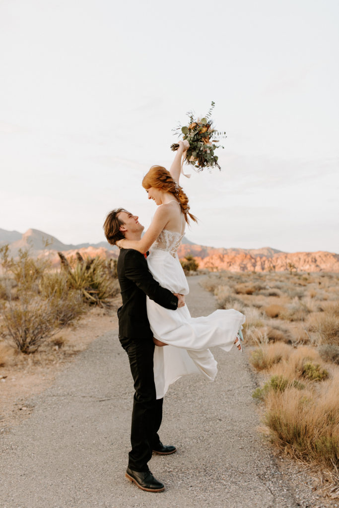 Las Vegas Elopement Photo Inspo You Should be Saving