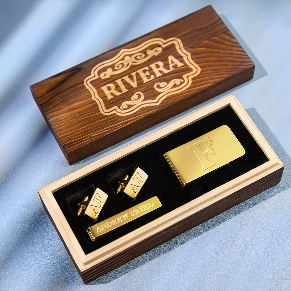 boîte personnalisée avec boutons de manchettes, pince à billets et à cravate, en or.