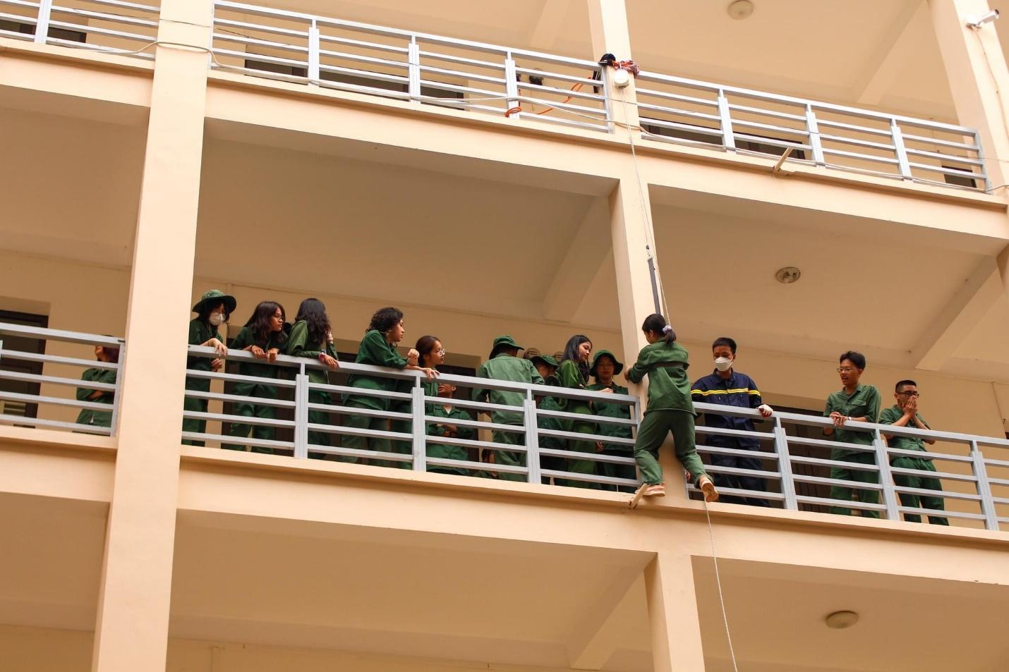 A group of people on a balcony</p>
<p>Description automatically generated with medium confidence