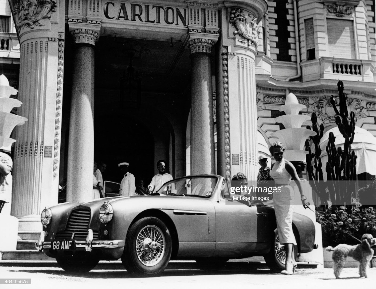 D:\Documenti\posts\posts\Women and motorsport\foto\1955\aston-martin-db24-outside-the-hotel-carlton-cannes-france-1955-a-picture-id464495675.jpg