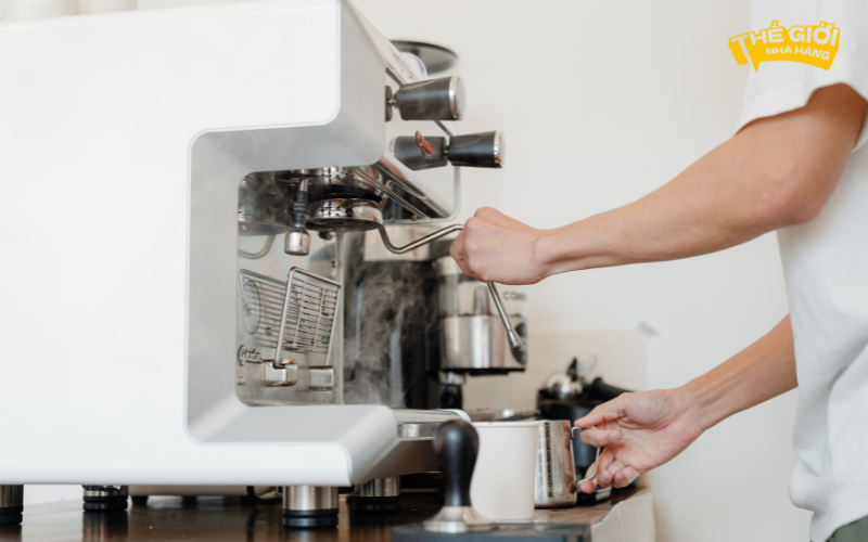 Chọn máy pha cà phê cho quán bằng máy pha cafe gia đình
