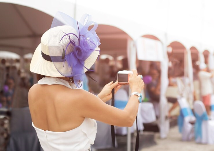 Everything You Need to Know About Interactive Photo Booths & Roaming Photo Booth