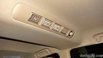 Đặc biệt, hệ thống cửa gió sau trên Xpander được bố trí ở khu vực trần xe, vừa giúp tăng độ thoải mái cho hành khách, vừa tạo thêm không gian trống cho khu vực bệ tỳ tay phía trước