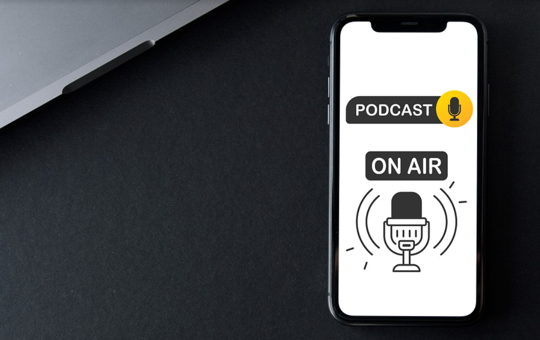 live podcasting as a 2023 podcast trend 