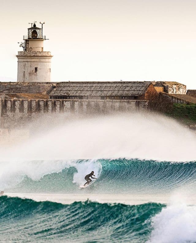 Surfing in Balneario Tarifa