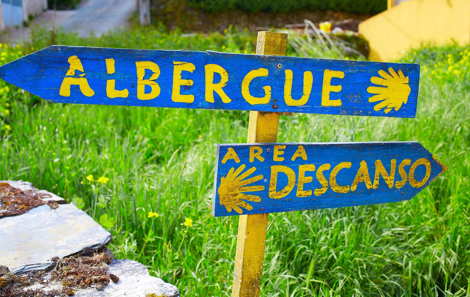 Señal albergue Camino Santiago