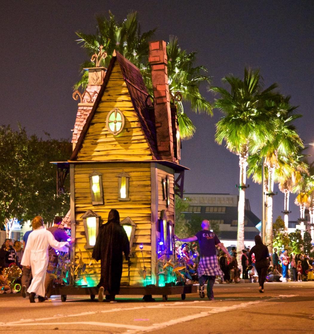 C:\Users\kathyc\Pictures\20131026-Anaheim Halloween Parade 2013-151.jpg