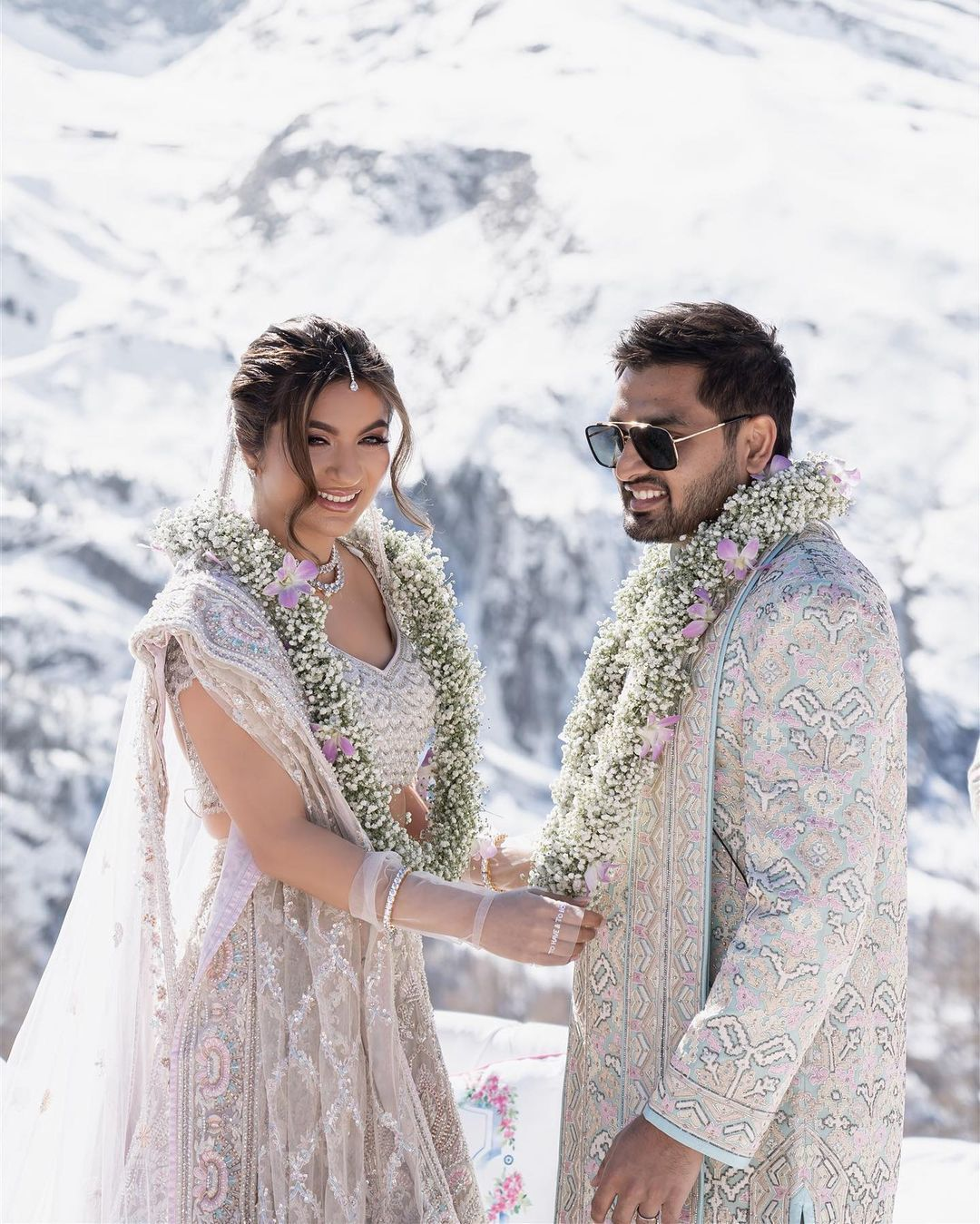 What's trending in varmalas for a 2023 wedding - Shaandaar Events.