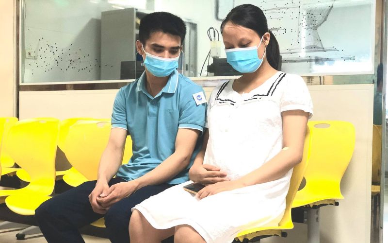 Niềm vui được làm cha làm mẹ của cặp đôi khi điều trị tại bệnh viện Việt Bỉ
