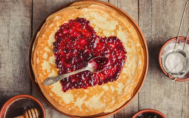french crepes with jam
