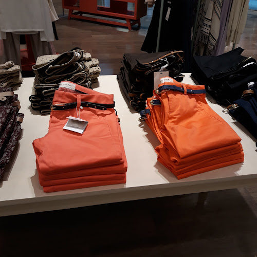 Opiniones de Naf Naf en Quito - Tienda de ropa