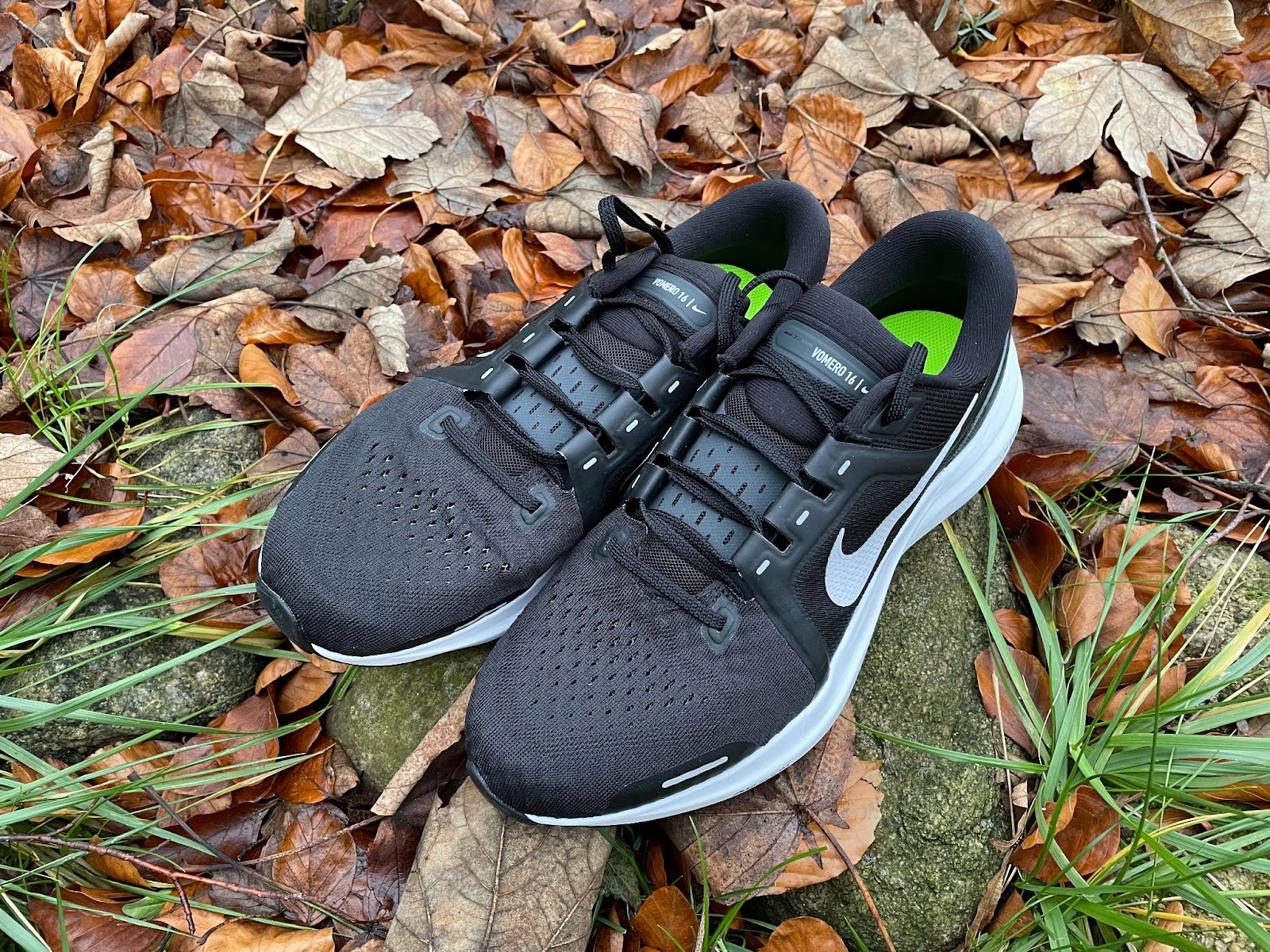 Testbericht: Nike Zoom Vomero 16 - komfortabler und vielseitiger Daily  Trainer mit toller Außensohle (German) - Road Trail Run
