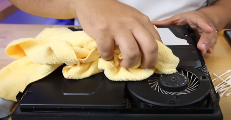 Use Rag To Remove Dust