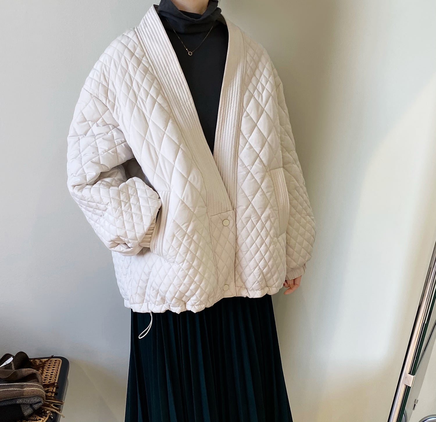 V-neck over jacket <2colors>